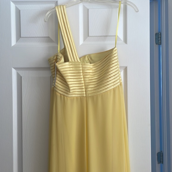 Never worn yellow dress - Picture 5 of 7